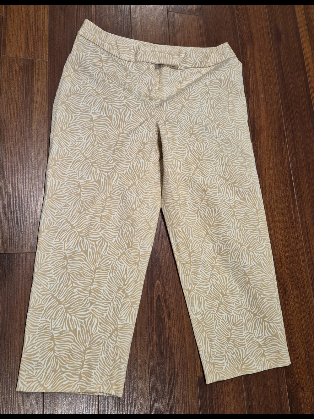 Kenneth Cole Unlisted Cargo Khaki & White Printed Crop Pants